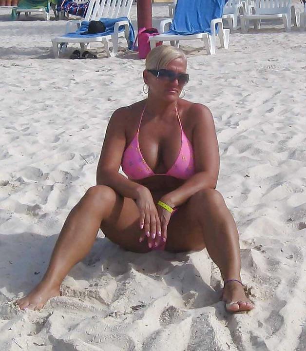20P Mum's friend is a Cougar