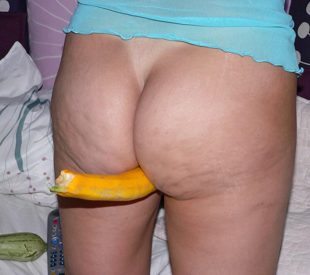 25P Brunette mature housewife