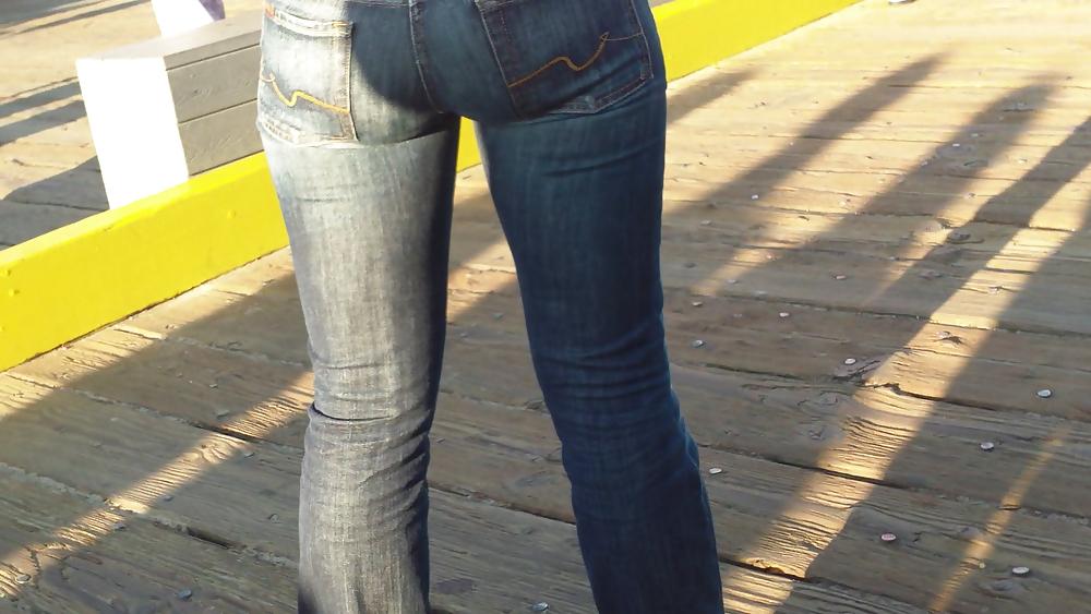 25P Butts & ass at night in tight jeans
