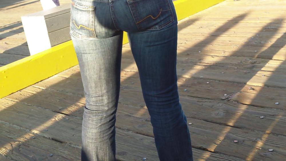 25P Butts & ass at night in tight jeans