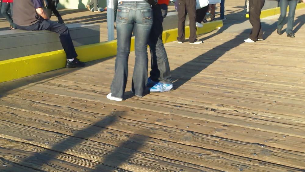 25P Butts & ass at night in tight jeans
