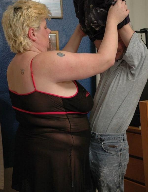25P Gallery 27: Housewife Sue