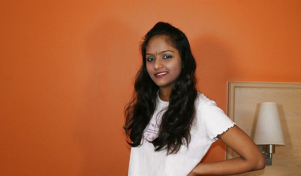 12P Indian girl striptease travelodge hotel pics
