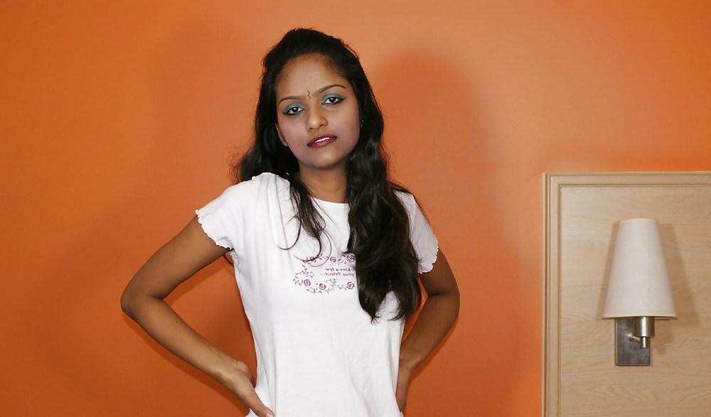 12P Indian girl striptease travelodge hotel pics