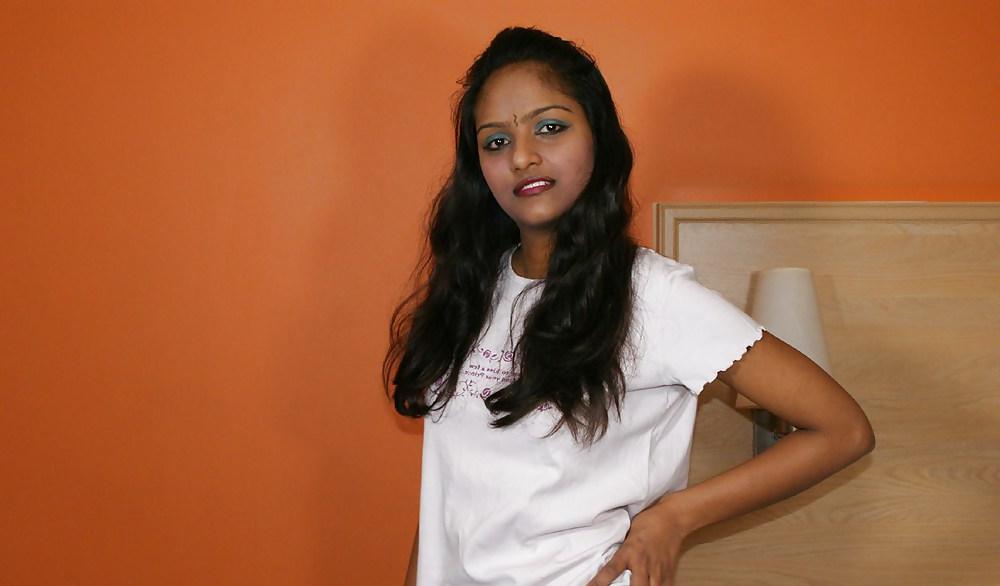 12P Indian girl striptease travelodge hotel pics