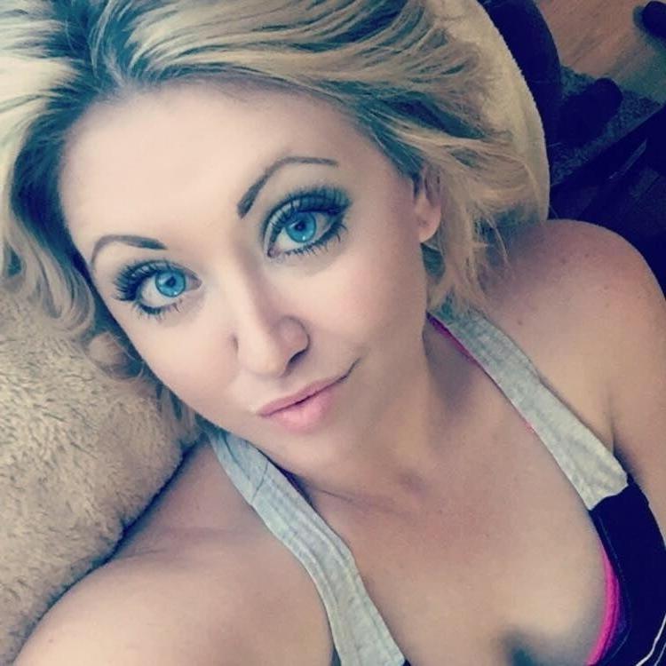 25P Cougar Mum of 1 and her all natural massive boobs