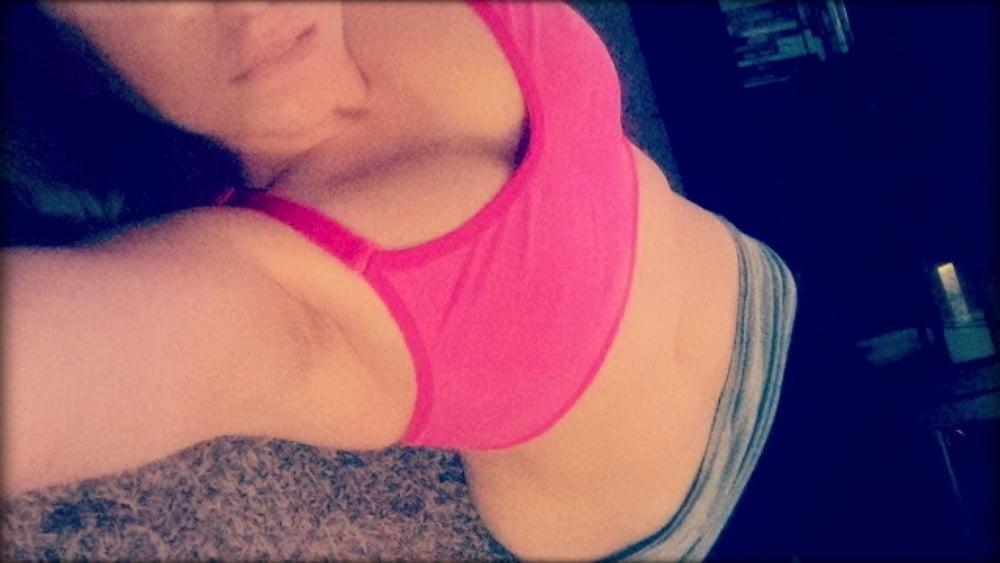 25P Cougar Mum of 1 and her all natural massive boobs