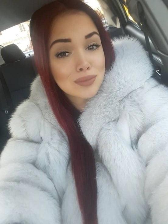 25P Woman in fur coat 21