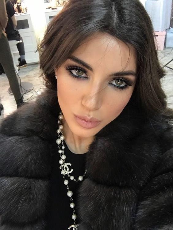 25P Woman in fur coat 21