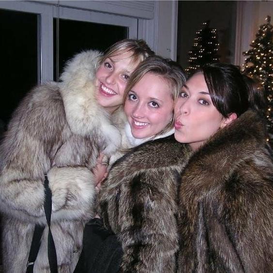 25P Woman in fur coat 21
