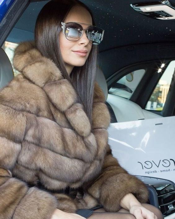 25P Woman in fur coat 21