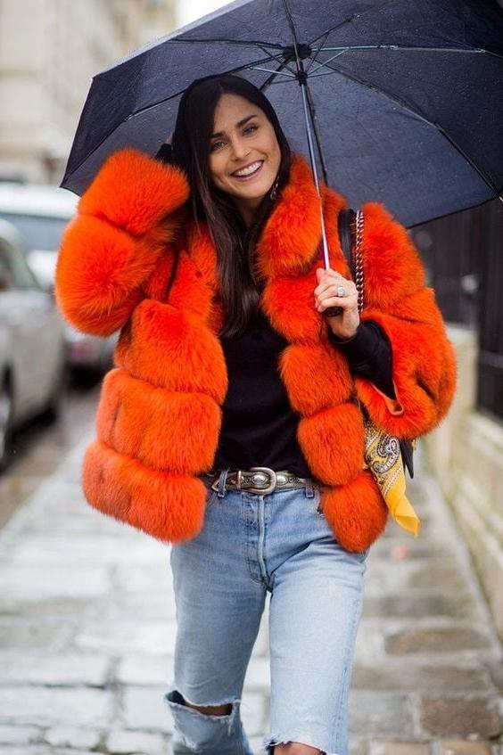 25P Woman in fur coat 21