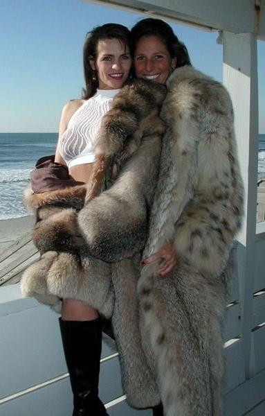 25P Woman in fur coat 21