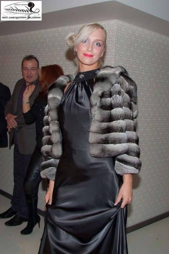 25P Woman in fur coat 21