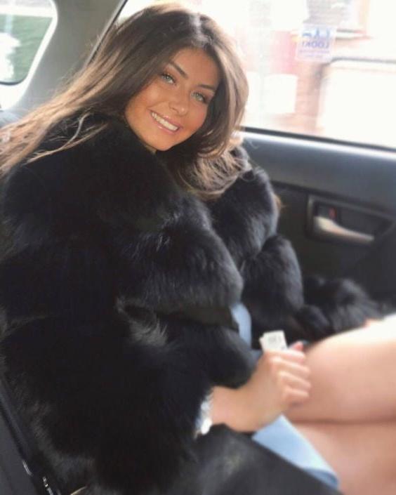 25P Woman in fur coat 21