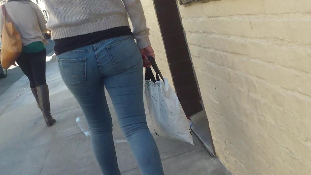 25P Sexy teens with cute butts & ass in jeans 
