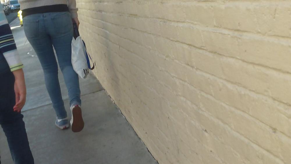 25P Sexy teens with cute butts & ass in jeans 