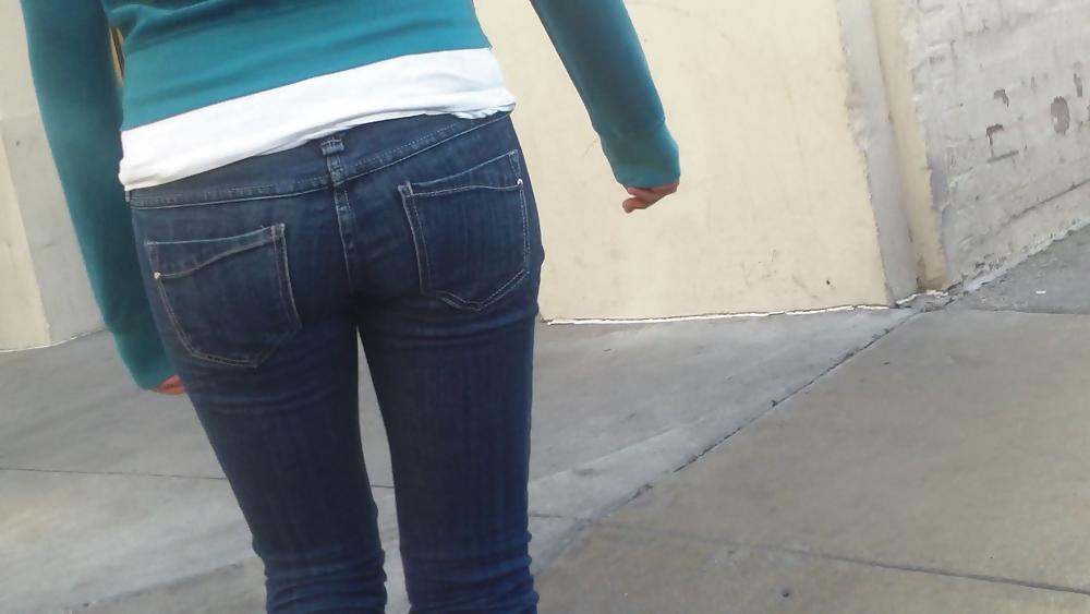 25P Sexy teens with cute butts & ass in jeans 