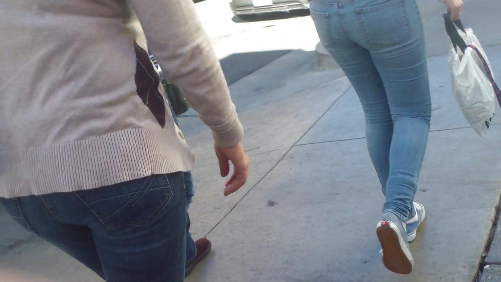 25P Sexy teens with cute butts & ass in jeans 