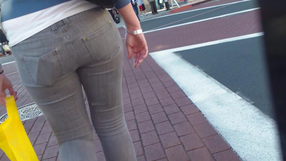 25P Sexy teens with cute butts & ass in jeans 