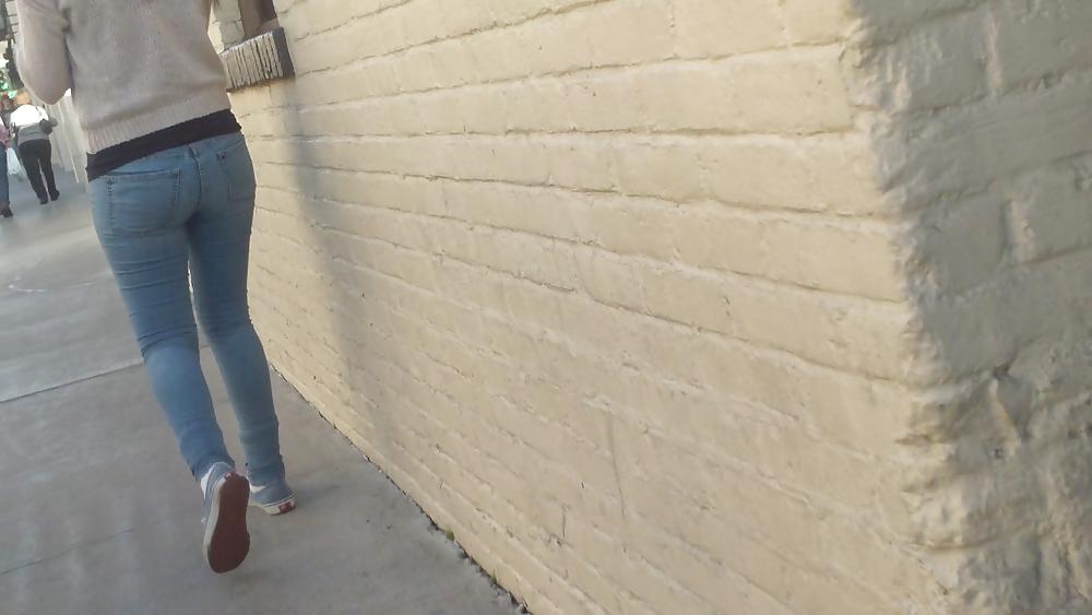 25P Sexy teens with cute butts & ass in jeans 