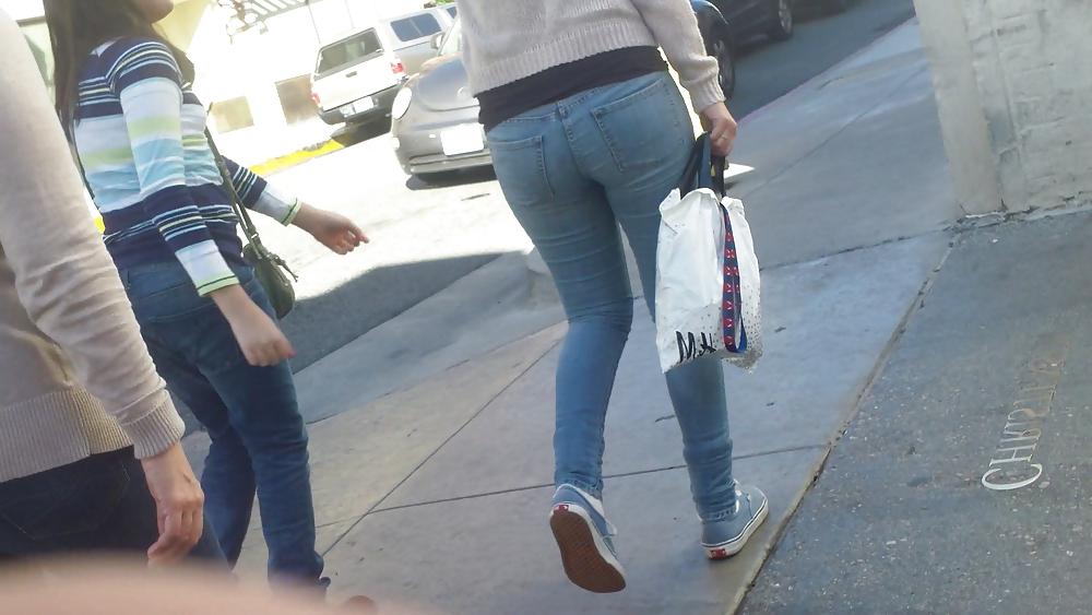 25P Sexy teens with cute butts & ass in jeans 