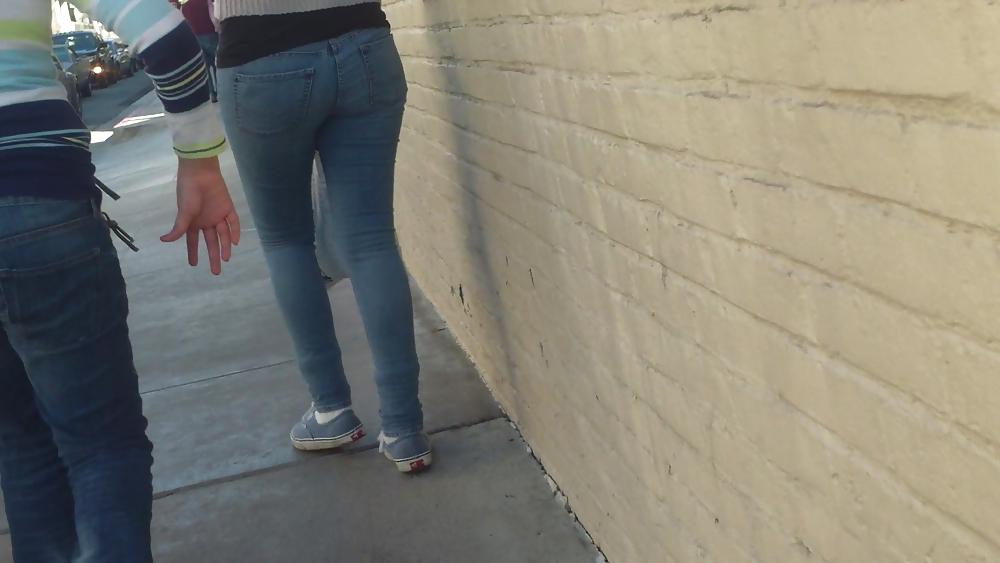 25P Sexy teens with cute butts & ass in jeans 