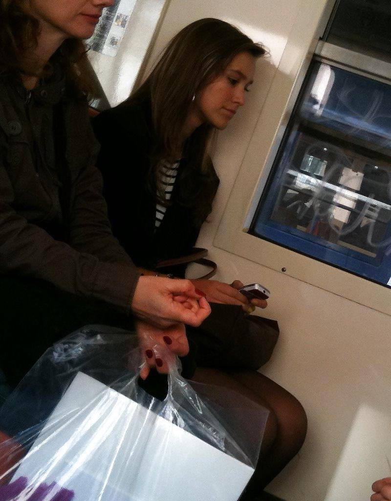 25P Voyeur en rue -in the street