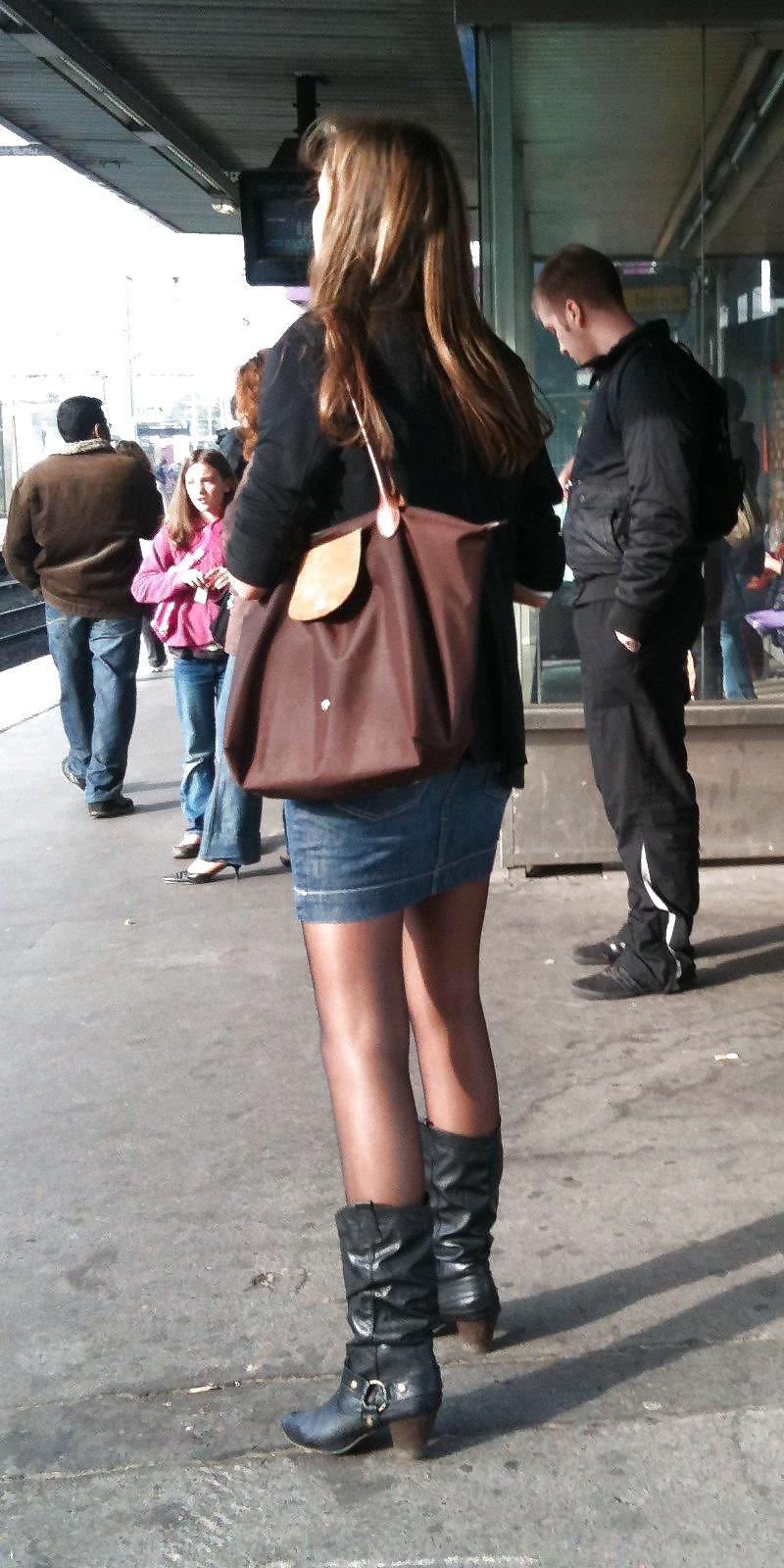 25P Voyeur en rue -in the street