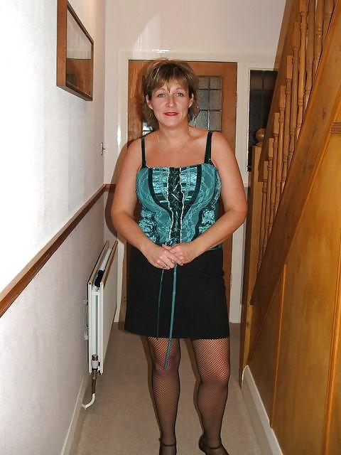 25P Anna a Leiciestershire Housewife