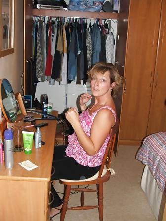 25P Anna a Leiciestershire Housewife