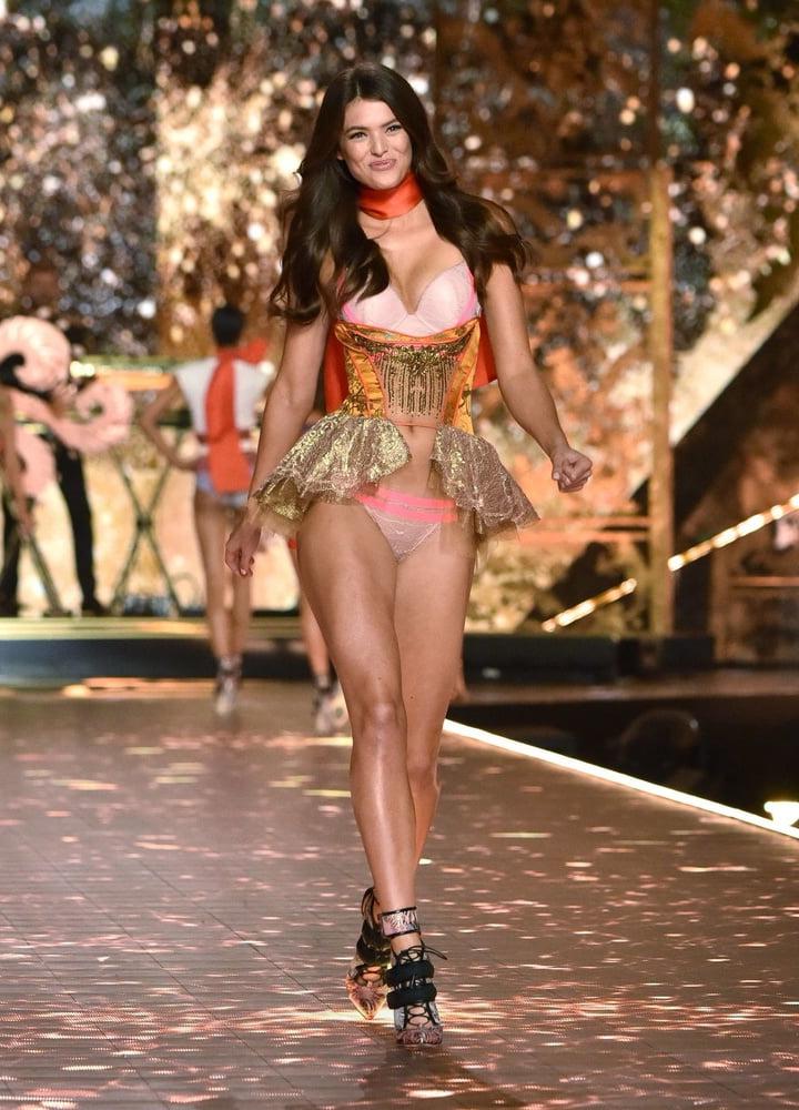 25P 2018 VS Fashion Show Runway