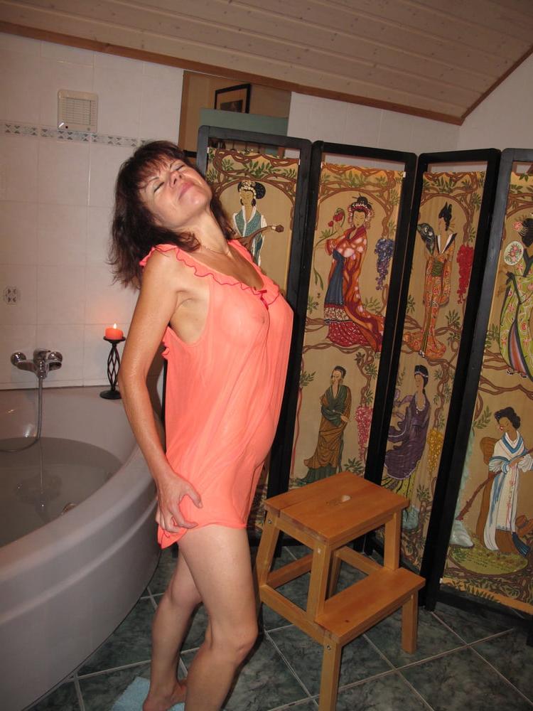 14P nude couple