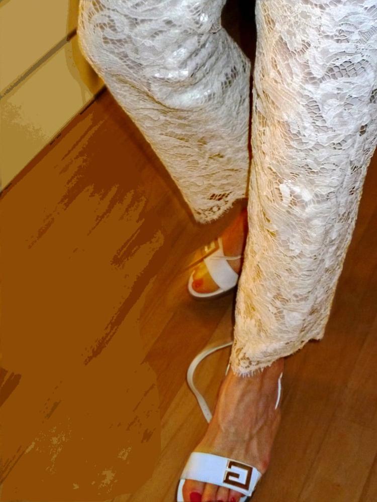 25P fitting her new shoes for the show