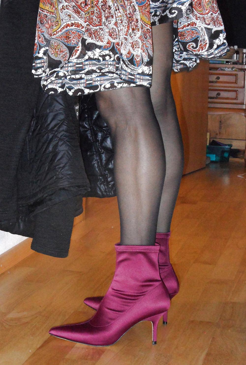 25P fitting her new shoes for the show