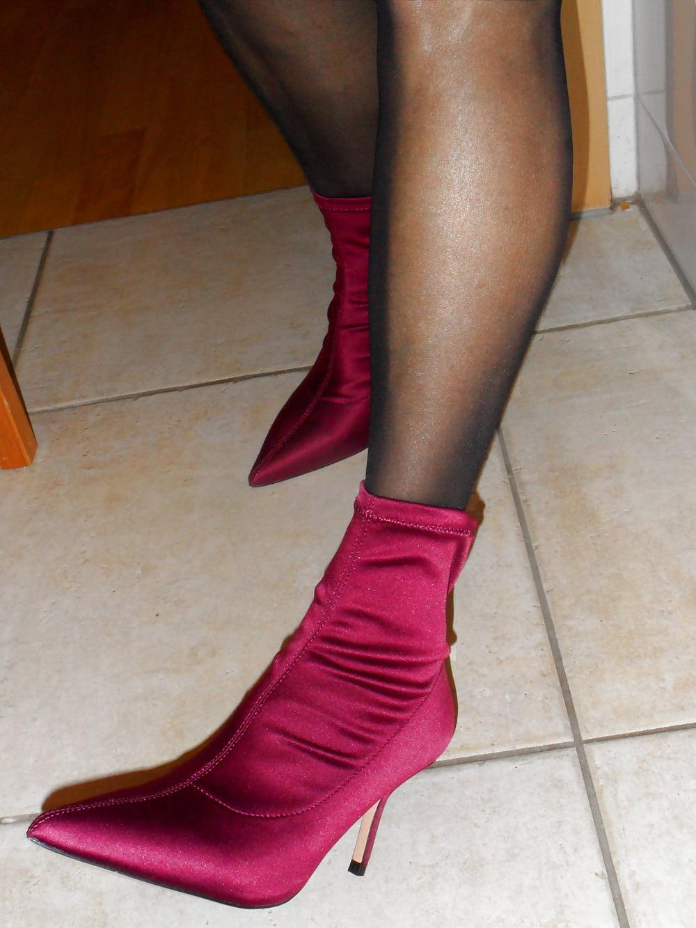 25P fitting her new shoes for the show