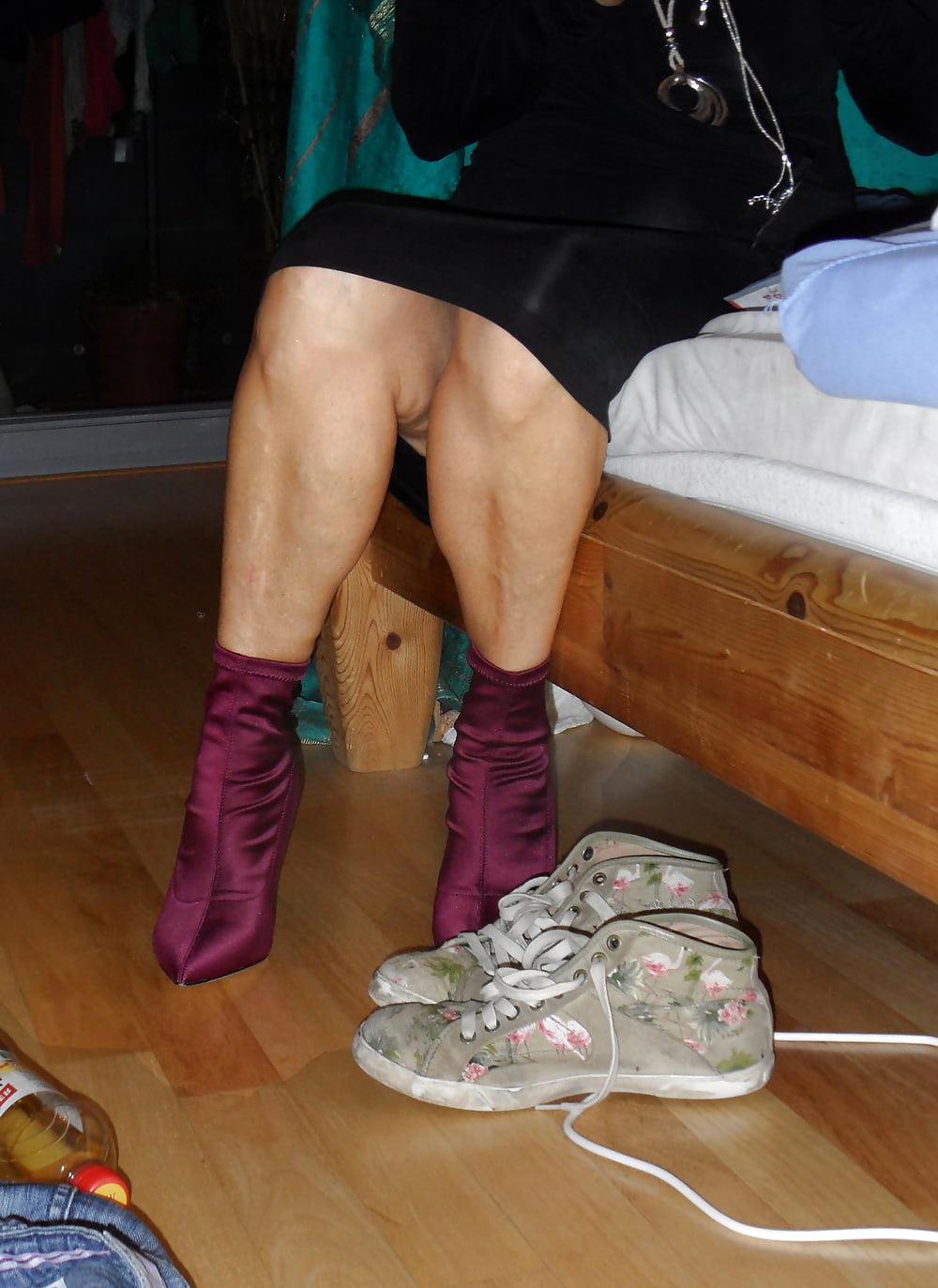 25P fitting her new shoes for the show