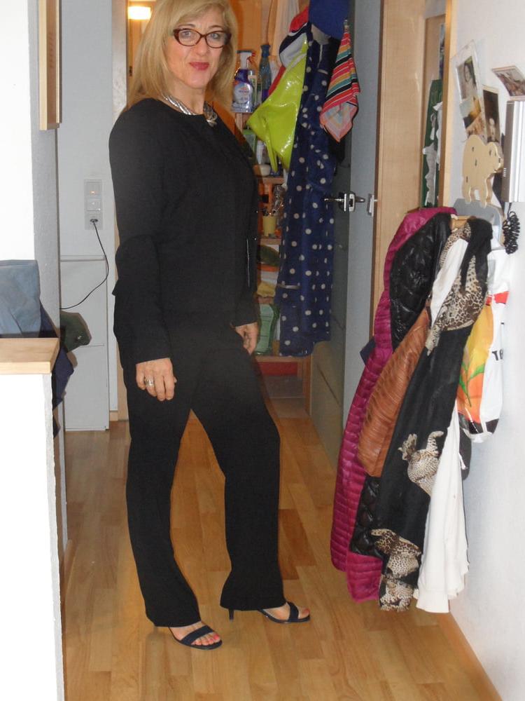 25P fitting her new shoes for the show