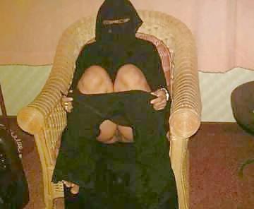 25P Non-porno Arab girl, with or without hijab  II