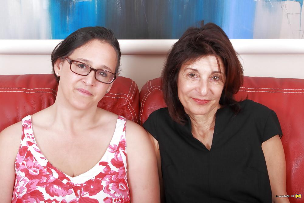 25P Mature mother fucks another mature mother - lesbian couple 1