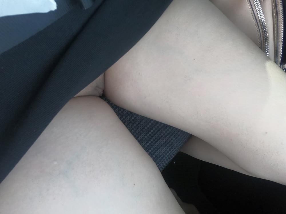 25P Up skirt no panties! In car