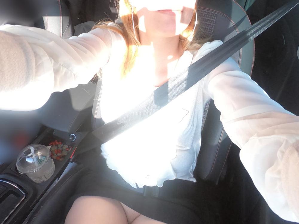 25P Up skirt no panties! In car