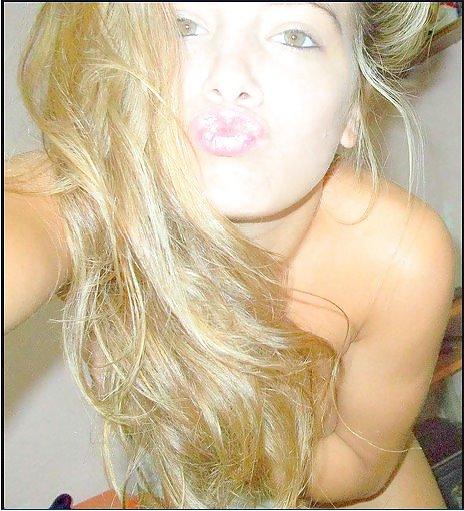 25P Teen Brunette Rosarina Show Pussy