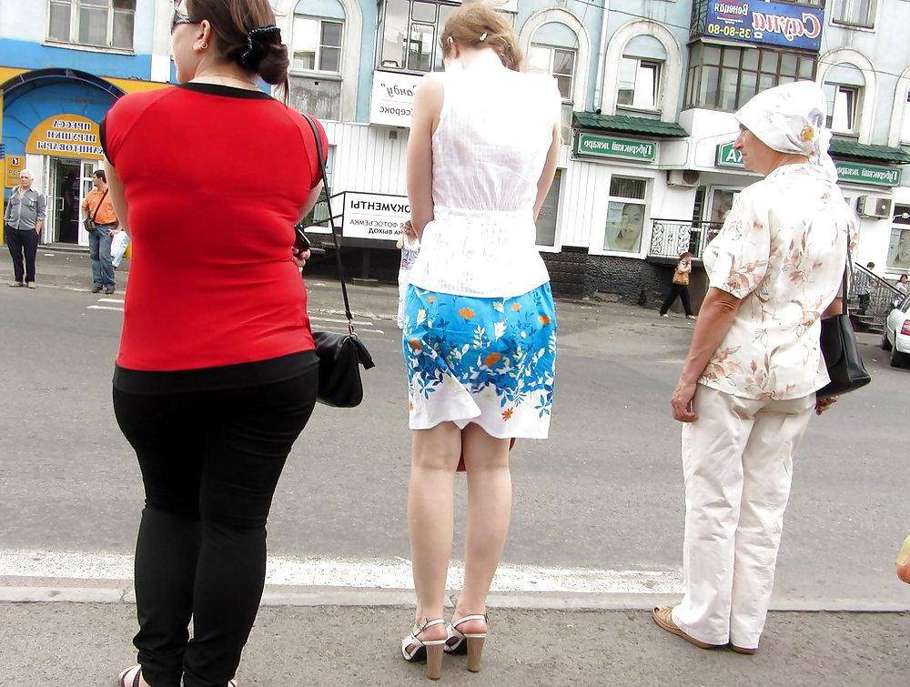 25P Girls go shopping