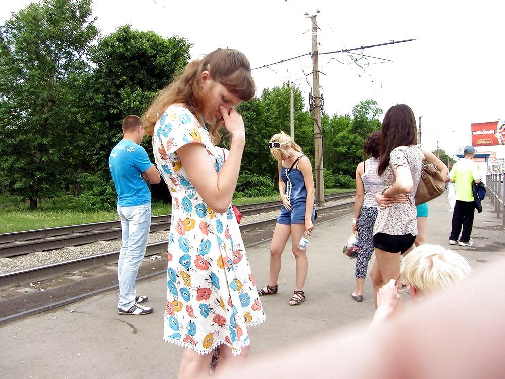 25P Girls go shopping
