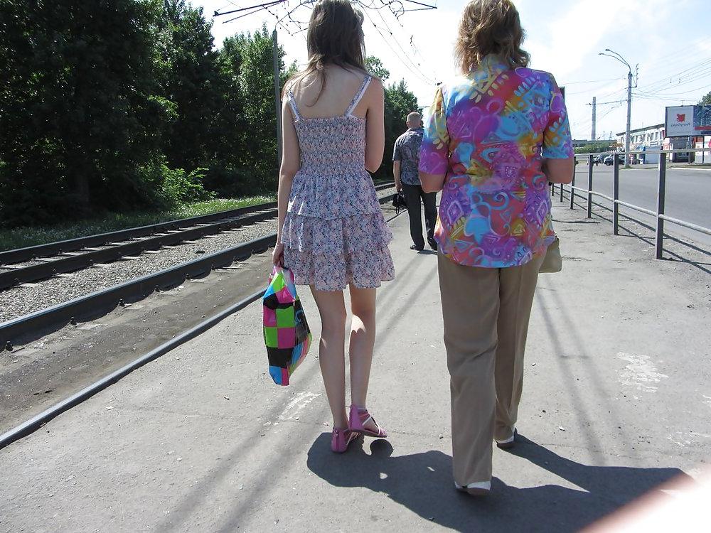25P Girls go shopping