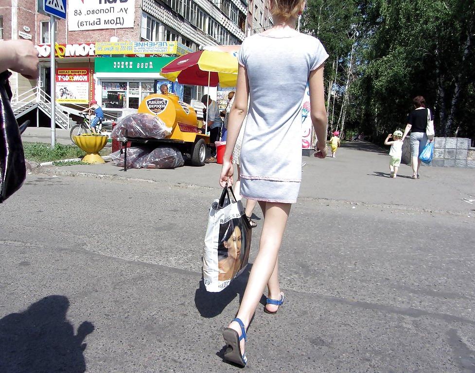 25P Girls go shopping