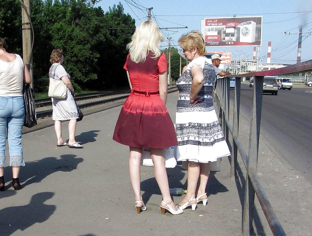 25P Girls go shopping