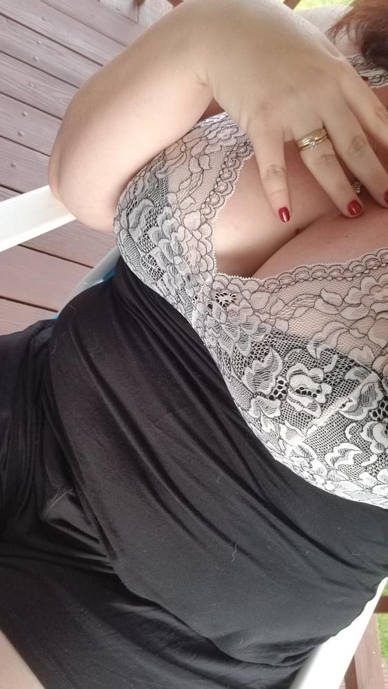 25P Mommy's morning coffee on the deck housewife milf tease