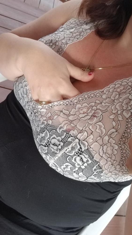 25P Mommy's morning coffee on the deck housewife milf tease